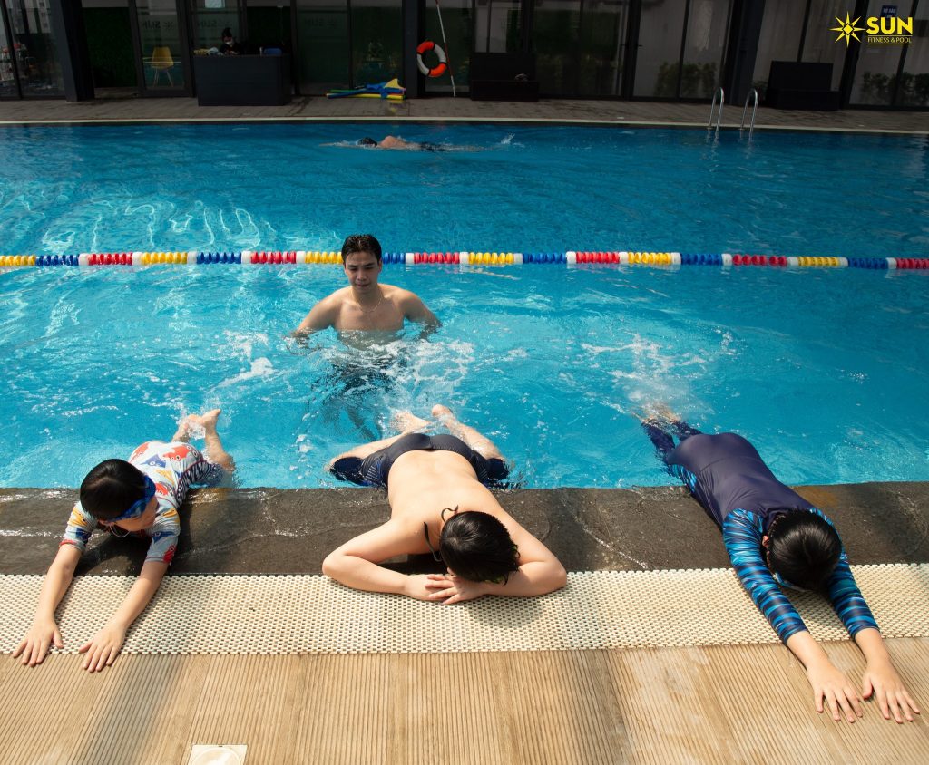 Khóa học bơi cơ bản mùa hè tại Sun Fitness & Pool