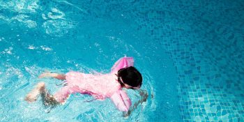 Những lợi ích khi cho trẻ học bơi từ nhỏ có thể bạn chưa biết