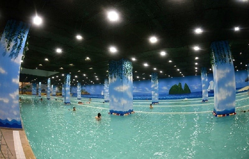 Bể bơi bốn mùa Times City