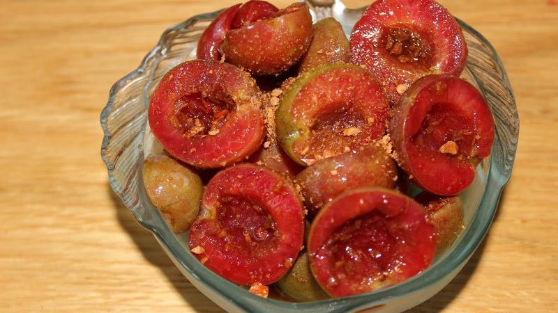 Món mận lắc muối ớt đầy hấp dẫn